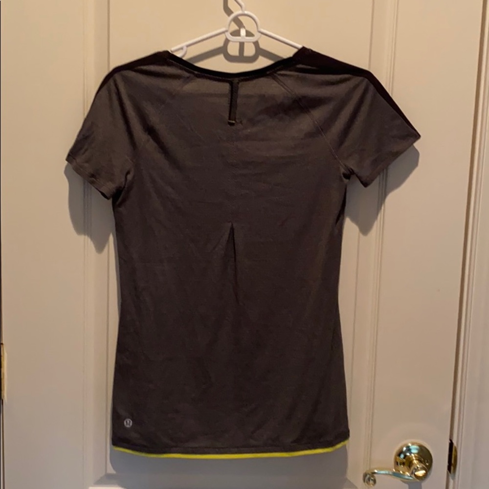 Lululemon tee - Picture 6 of 6